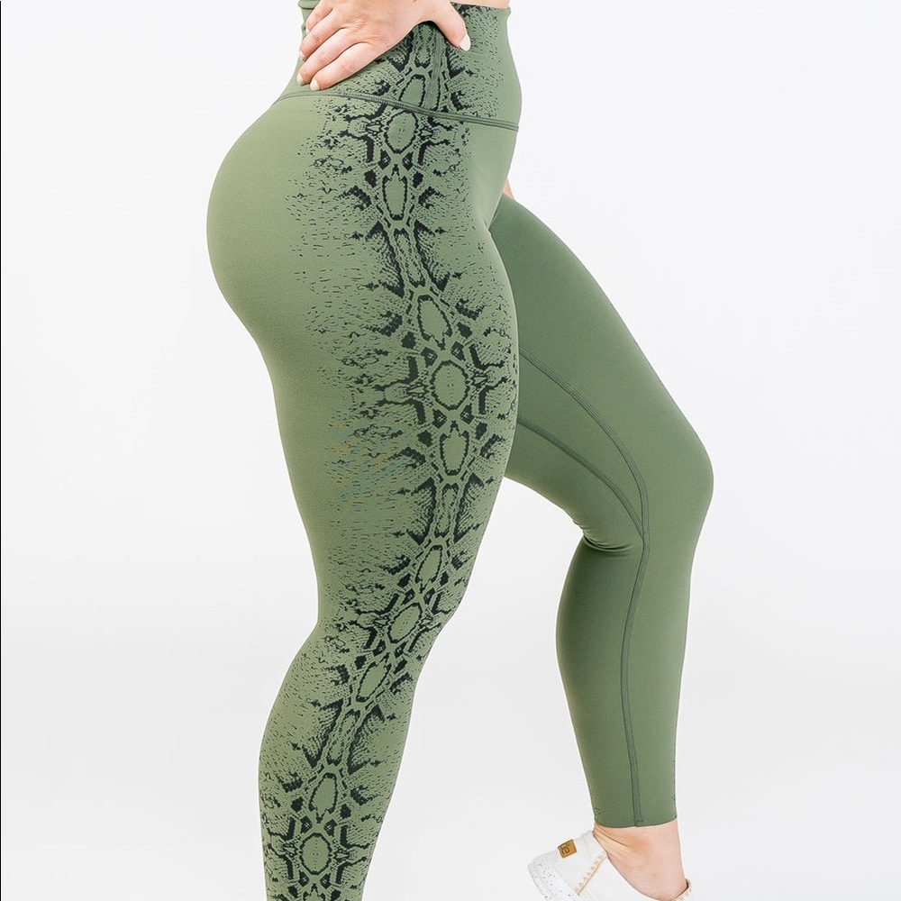 Curves n combatboots Green cobra snakeskin NKD leggings small